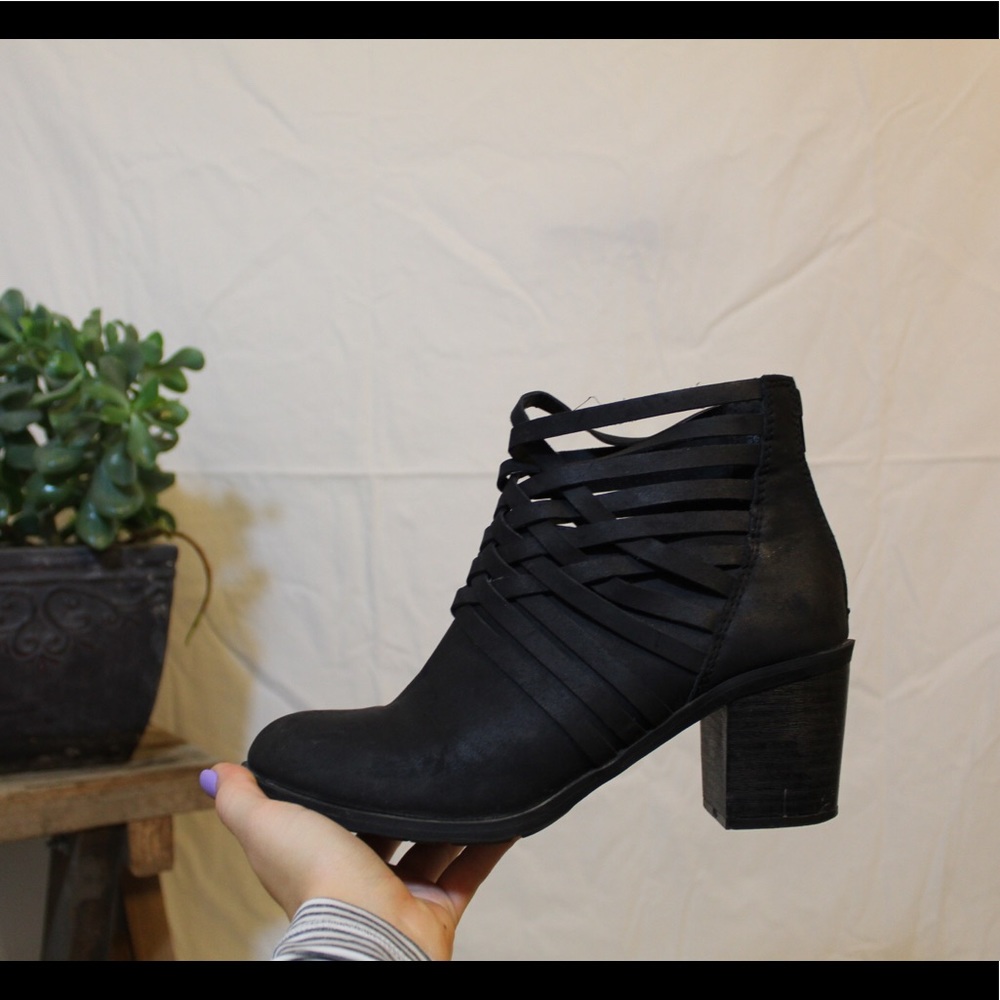 Adorable American Rag cie black ankle boots